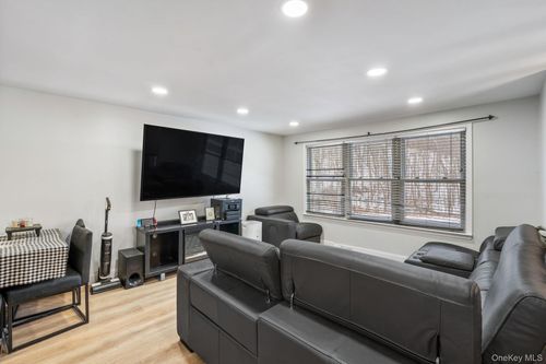 171 High Barney Rd, Middletown, NY, 10940-6620 | Card Image