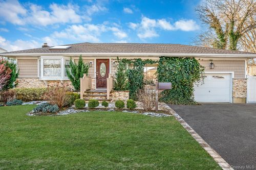 1616 Madison Ave, West Islip, NY, 11795-1725 | Card Image