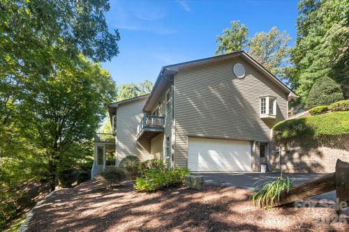 2240 E Cumming Woods Ln, Hendersonville, NC, 28739-8829 | Card Image