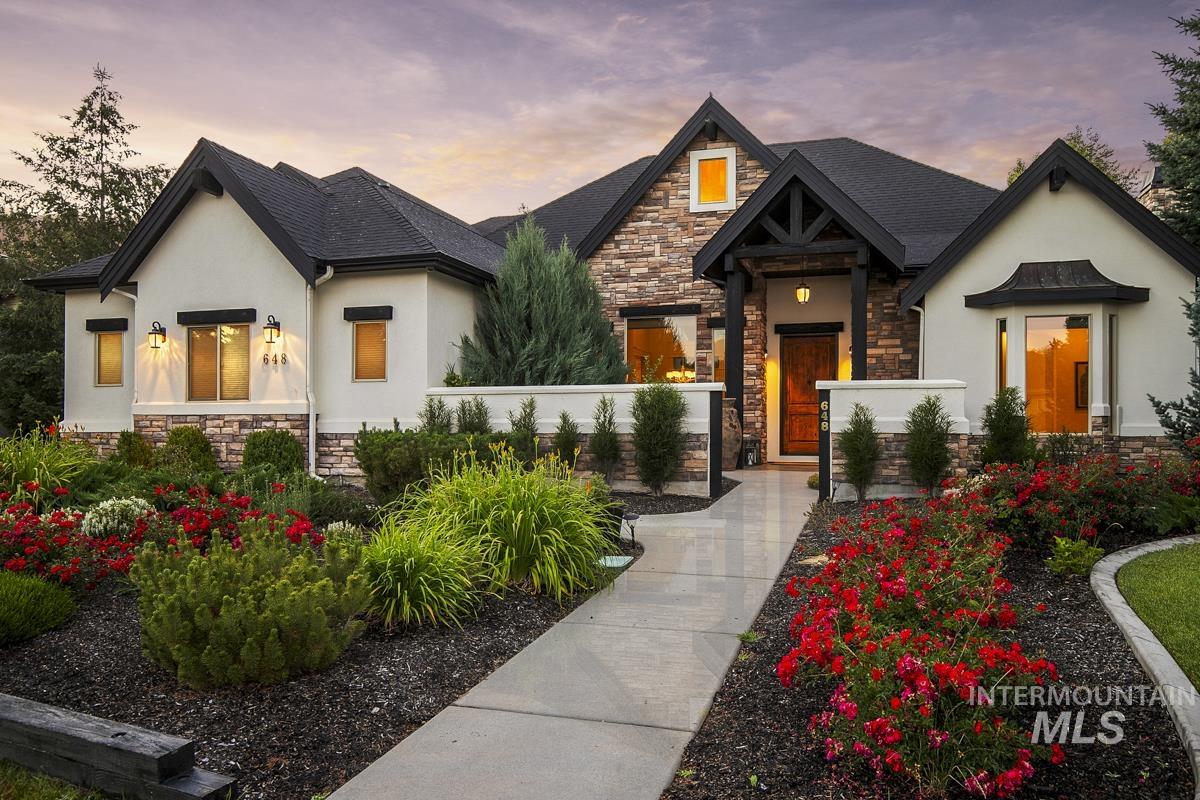 Bogus View Dr, Eagle, ID 83616