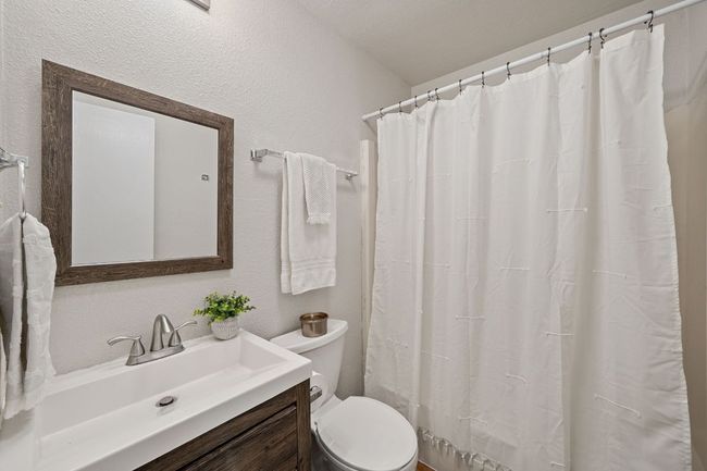 Hallway bathroom situated by the two secondary bedrooms with a separate linen closet across from the bathroom for more storage. Tub/shower combo. | Image 29
