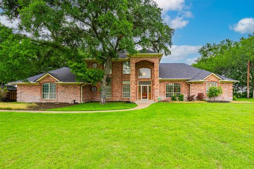 137 Lakeview Dr, Aledo, TX, 76008-3926 | Card Image