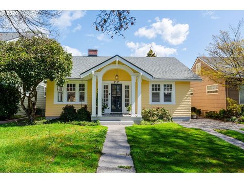 1424 25th Ave, Longview, WA, 98632-3649 | Card Image