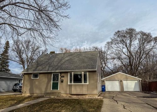 1810 15th St S, Fargo, ND, 58103-4817 | Card Image