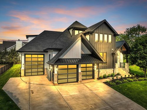 525 Maple St, Lake Geneva, WI, 53147-2360 | Card Image