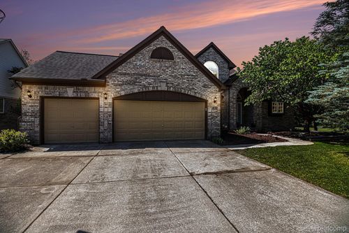832 Townsend Dr, South Lyon, MI, 48178-1880 | Card Image