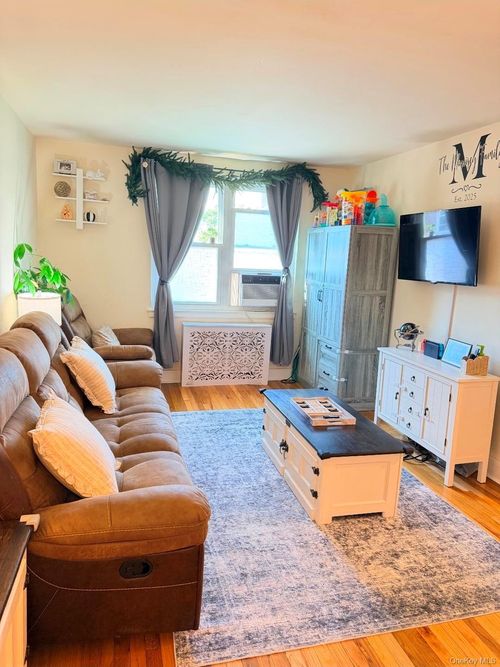 e3-275 Maple, Hempstead, NY, 11570 | Card Image