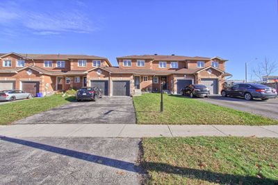 33 Goodwin Dr, House attached with 2 bedrooms, 2 bathrooms and 3 parking in Barrie ON | Image 3