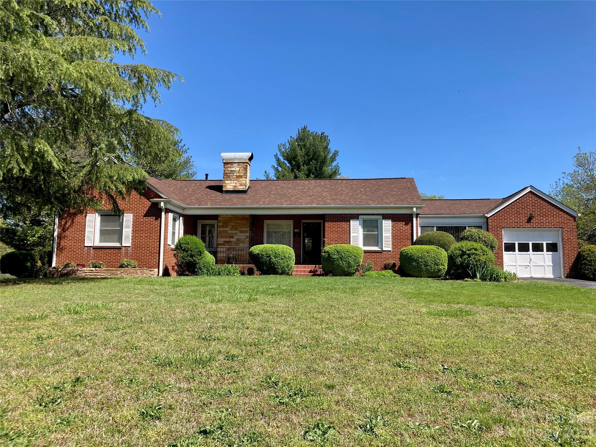 2nd Ave, Hickory, NC 28601