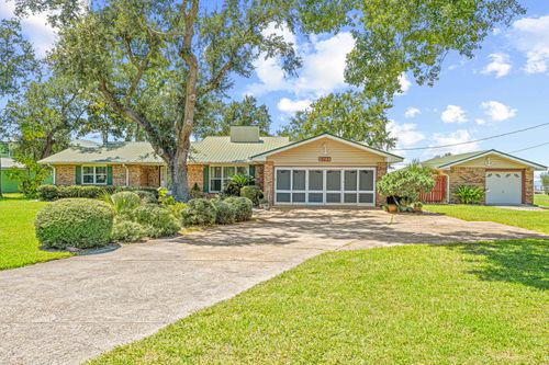2744 Bay Grove Rd, Freeport, FL, 32439-4820 | Card Image