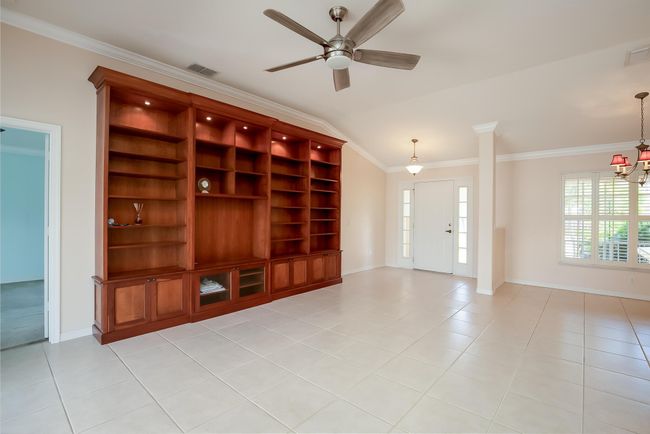364 Sw Aero Cir, House other with 3 bedrooms, 2 bathrooms and null parking in Port St. Lucie FL | Image 10