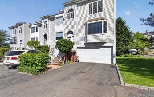 51c-241-31 Oak Park Dr, Little Neck, NY, 11362-2616 | Card Image