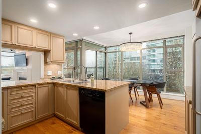 305 - 1680 Bayshore Dr, Condo with 2 bedrooms, 2 bathrooms and 1 parking in Vancouver BC | Image 3