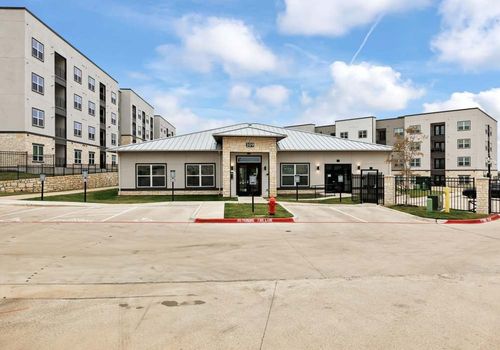4204-2551 N Guadalupe St, Seguin, TX, 78155 | Card Image