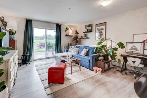 104-174 Railway Street N, Okotoks, AB, T1S0E2 | Card Image
