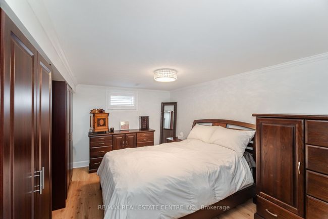 55 Mallard Cres, House attached with 4 bedrooms, 2 bathrooms and 3 parking in Brampton ON | Image 11