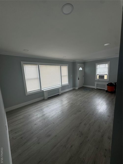 674 Winthrop Dr, Uniondale, NY, 11553-3025 | Card Image