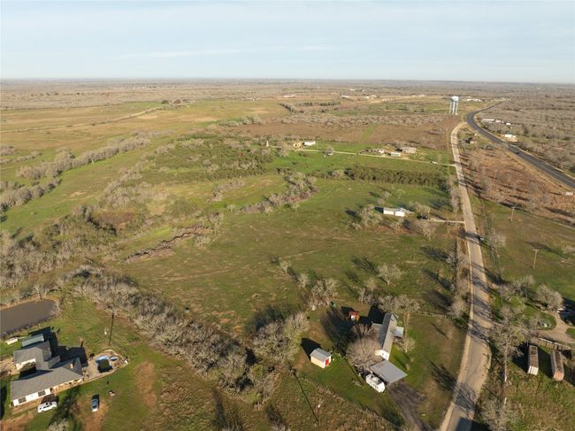 2095 Bridal Path Rd, House other with 1 bedrooms, 1 bathrooms and 100 parking in Luling TX | Image 17