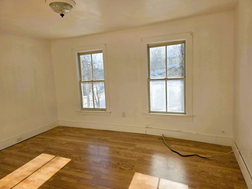 5 Reynolds Dr, Brattleboro, VT, 05301-5569 | Card Image