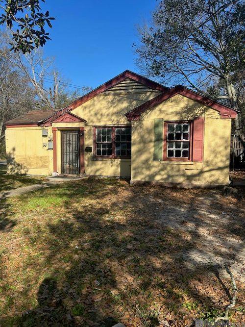 2711 Wyandotte St, Baton Rouge, LA, 70805-6468 | Card Image