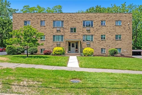 4560 E 104th St, Garfield Heights, OH, 44125-1578 | Card Image