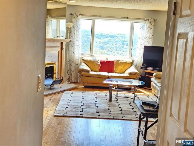 403 Heights Dr, Townhouse with 2 bedrooms, 3 bathrooms and null parking in Haledon NJ | Image 7