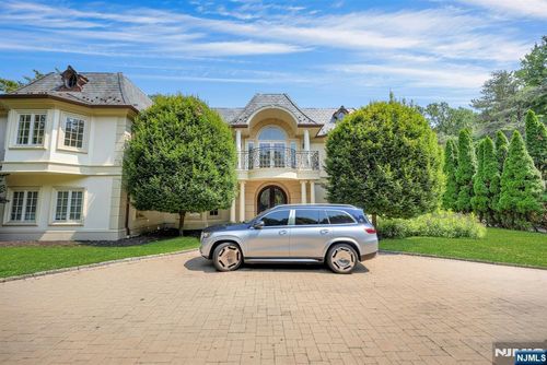 186 Hoover Dr, Cresskill, NJ, 07626-1758 | Card Image