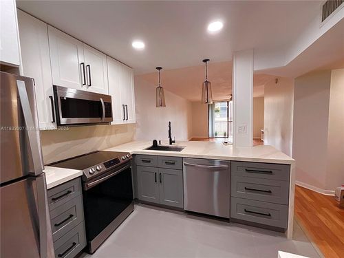 apt-205-10501 W Broward Blvd, Plantation, FL, 33324-2118 | Card Image
