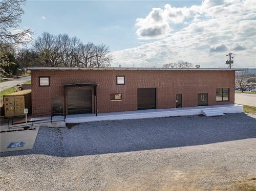 2716 S School Ave, Fayetteville, AR, 72701-8220 | Card Image