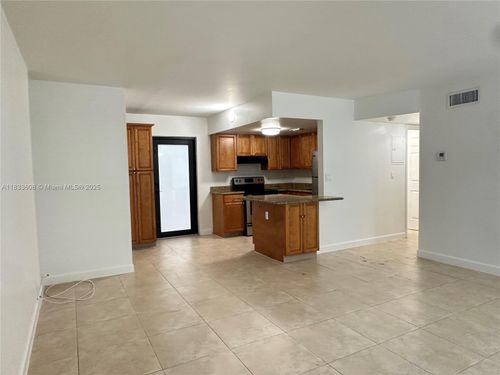 apt-102-2705 Ne 9th Ave, Wilton Manors, FL, 33334-3736 | Card Image
