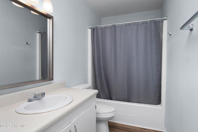 Full Bathroom | Image 11