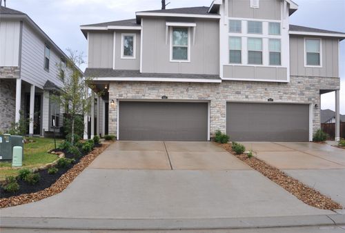 673 Royal Arch Dr, Conroe, TX, 77304-3209 | Card Image