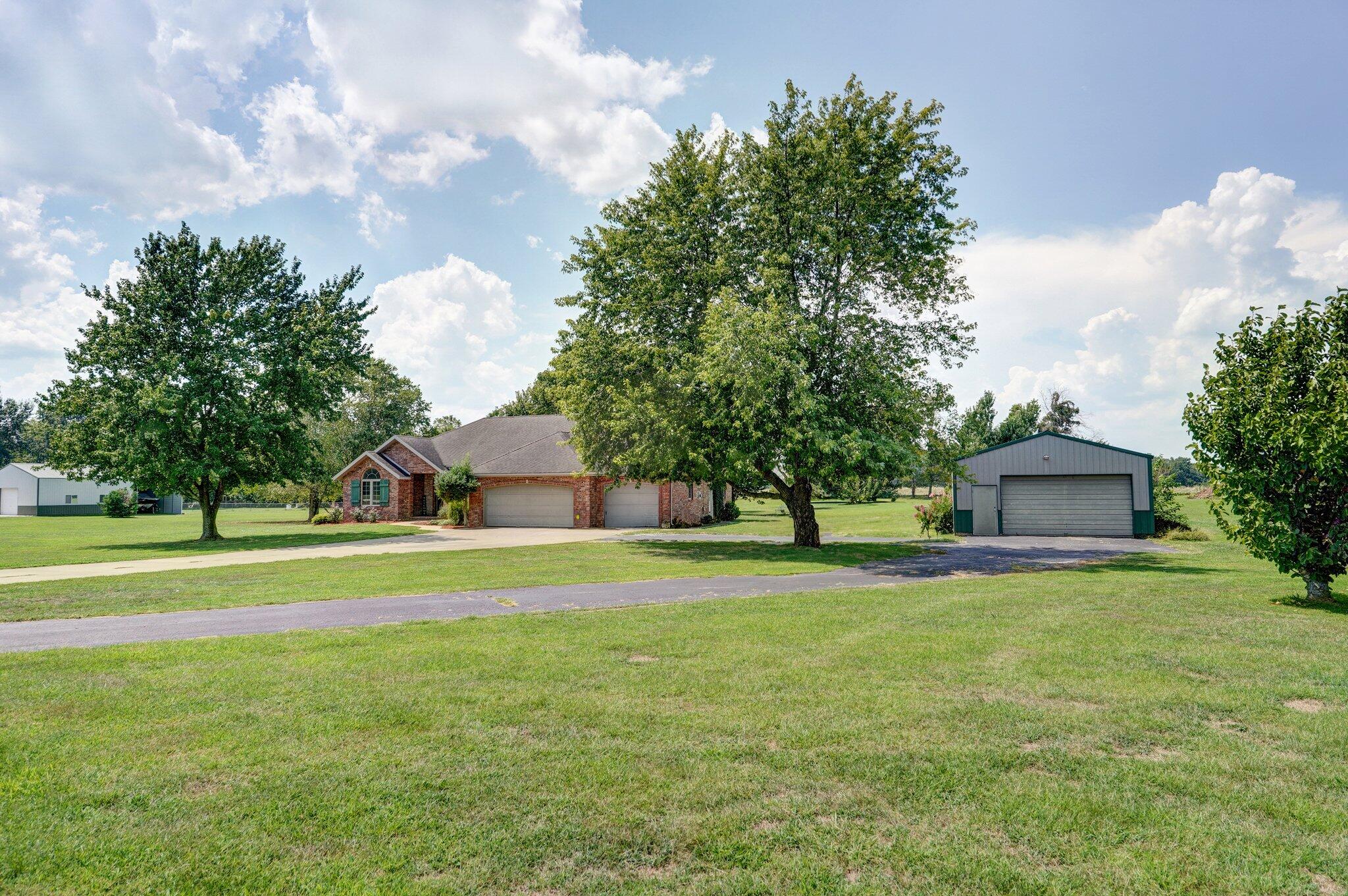 Bessie Dr, Ozark, MO 65721