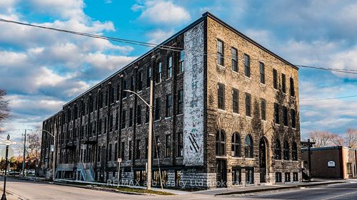 245 Downie St, Stratford, ON, N5A1X5 | Card Image