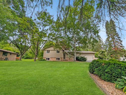 10500 39th Ave N, Plymouth, MN, 55441-1511 | Card Image