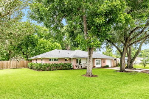 303 Southern Oaks Dr, Lake Jackson, TX, 77566-4716 | Card Image