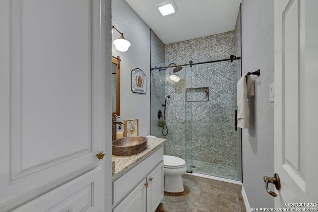 Upstairs bathroom | Image 32