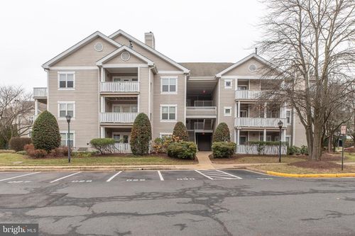 apt-23-14301 Grape Holly Grv, CENTREVILLE, VA, 20121-5831 | Card Image