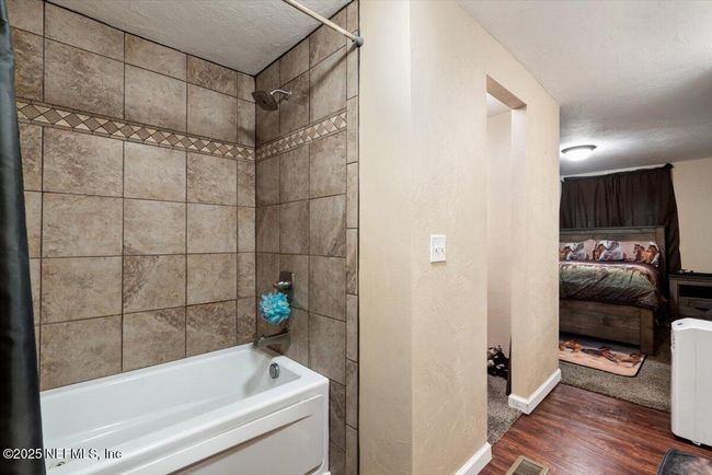 Primary Bathroom. | Image 21