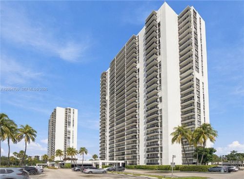 204-3675 N Country Club Dr, Aventura, FL, 33180-1705 | Card Image