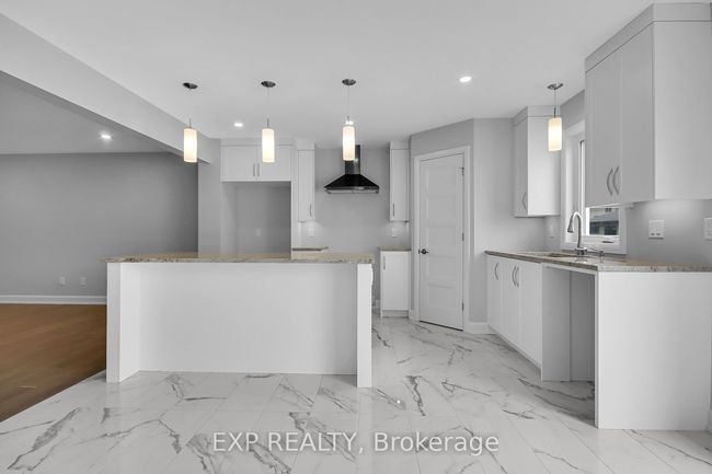 647 Parkview Terr, House other with 4 bedrooms, 4 bathrooms and 6 parking in Russell ON | Image 5