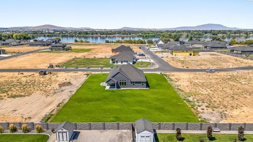 6627 Lazy B Dr, Pasco, WA, 99301 | Card Image