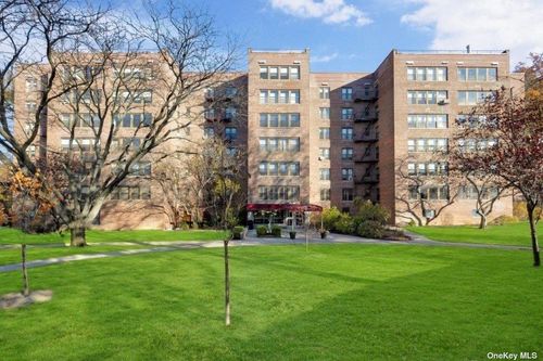 apt-2f-18-75 Corporal Kennedy St, Bayside, NY, 11360-1439 | Card Image