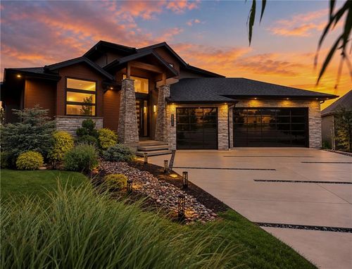 8826 Mccoy St, Lenexa, KS, 66227-8104 | Card Image
