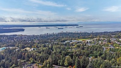 985 King Georges Way, House other with 5 bedrooms, 3 bathrooms and 6 parking in West Vancouver BC | Image 2