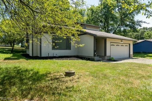 12439 Hollow Ridge Dr, Doylestown, OH, 44230 | Card Image