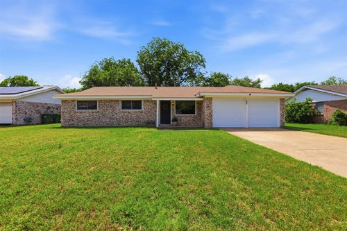 833 Bridle Ave, White Settlement, TX, 76108-1035 | Card Image