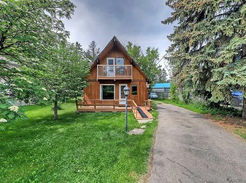 533 4 St Sw, High River, AB, T1V1B6 | Card Image