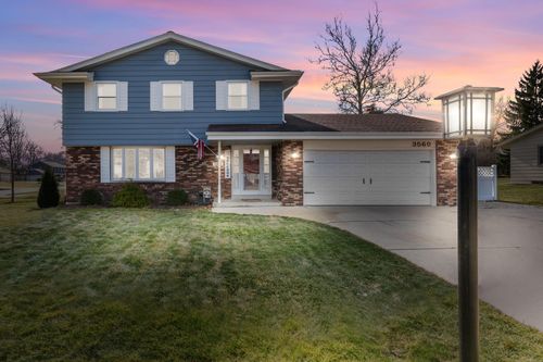 3560 S Loretta Ln, New Berlin, WI, 53151-5322 | Card Image