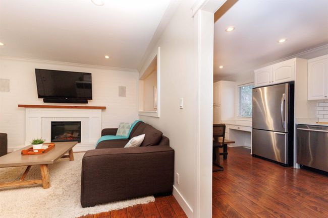 11685 Steeves St, House other with 3 bedrooms, 1 bathrooms and 6 parking in Maple Ridge BC | Image 5